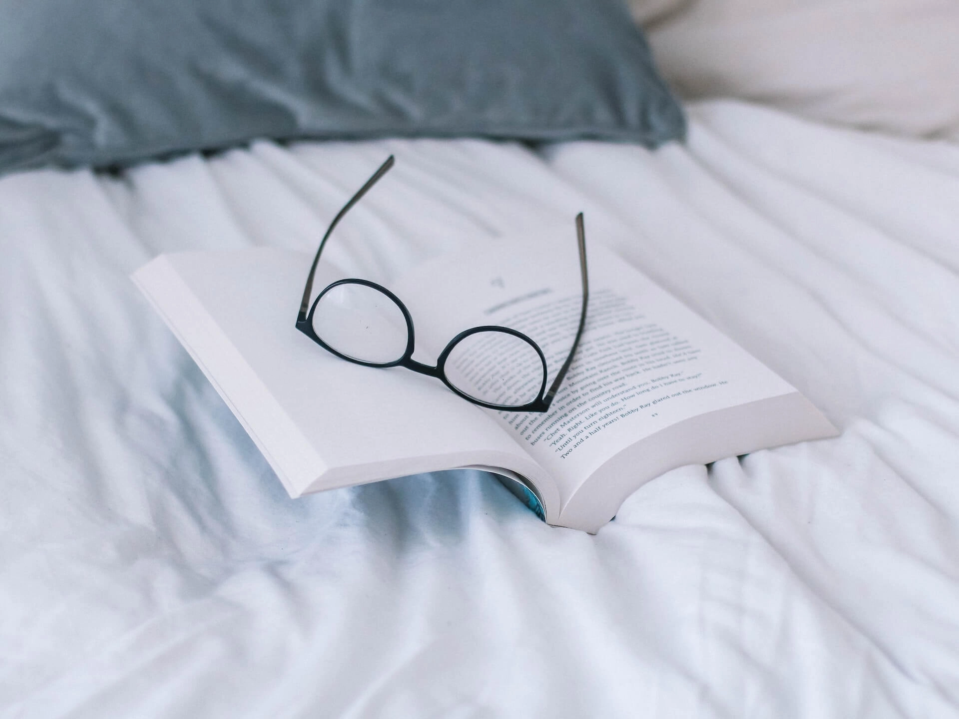 Очки и книга