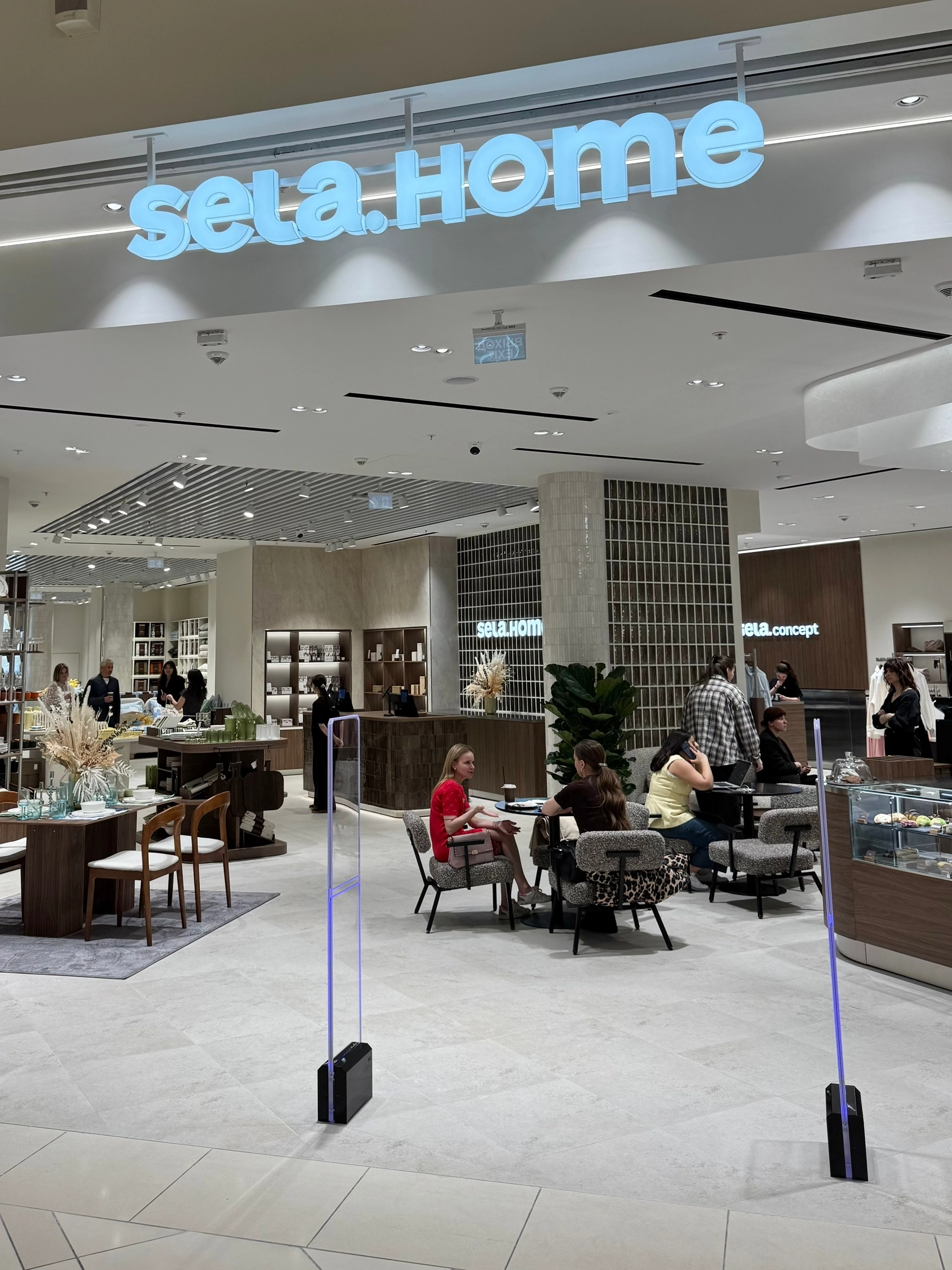 Брендирование пространства sela